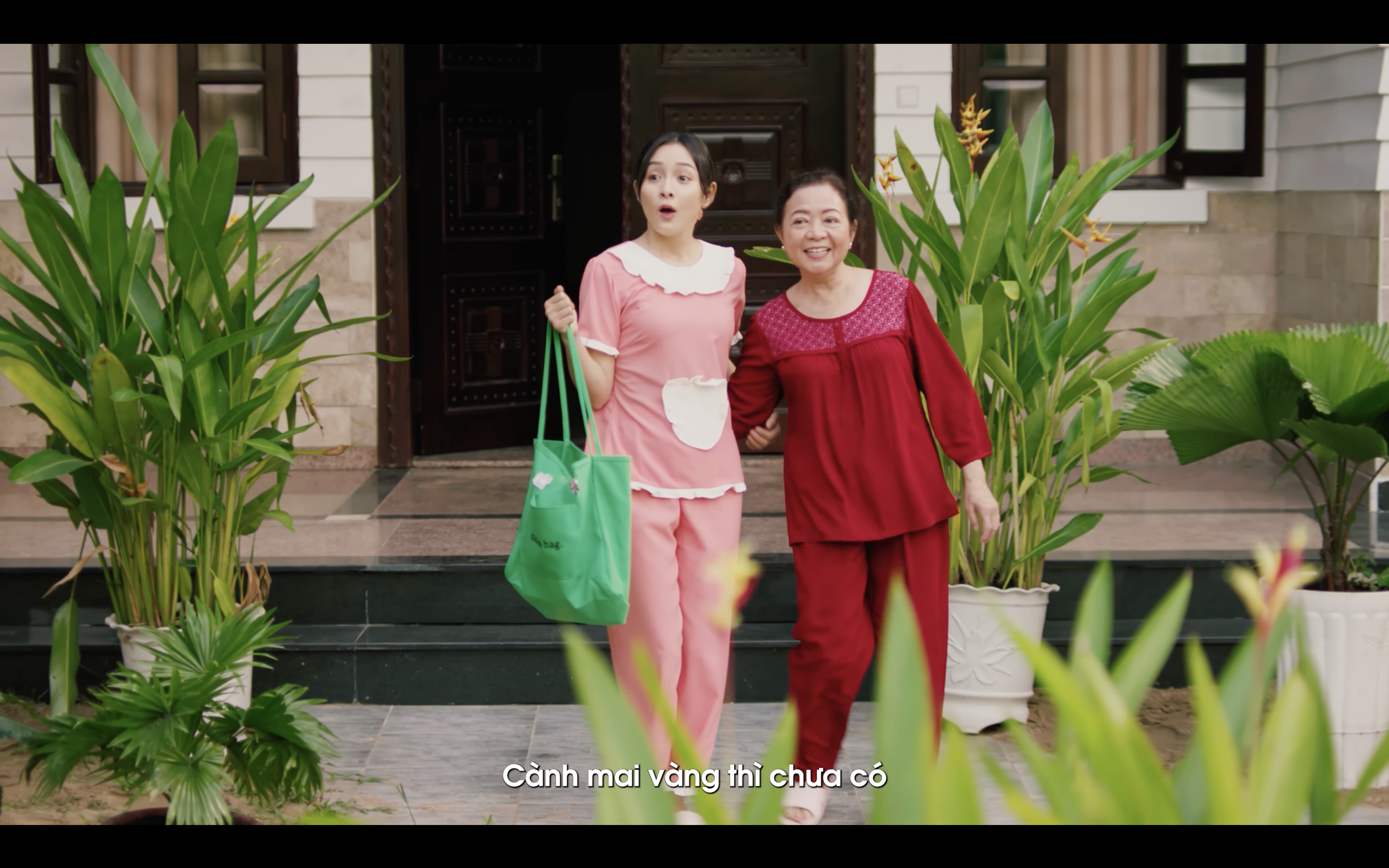 https://www.quangcaotruyenhinh.com/wp-content/uploads/2023/09/Dau-hao-lee-kum-kee.png);
